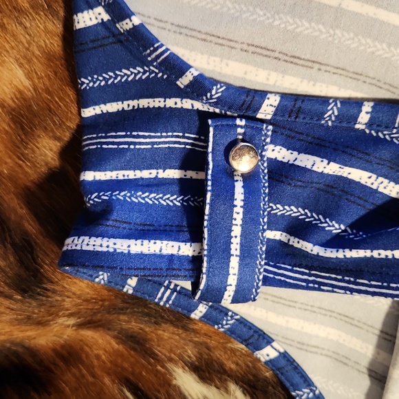 '$5 add on' 2 Dye 4 Sleeveless Shirt Sz Lg - Picture 2 of 5